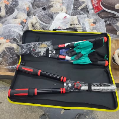 Garden Tool Set with Case - Pruners Loppers Saw Gloves - New